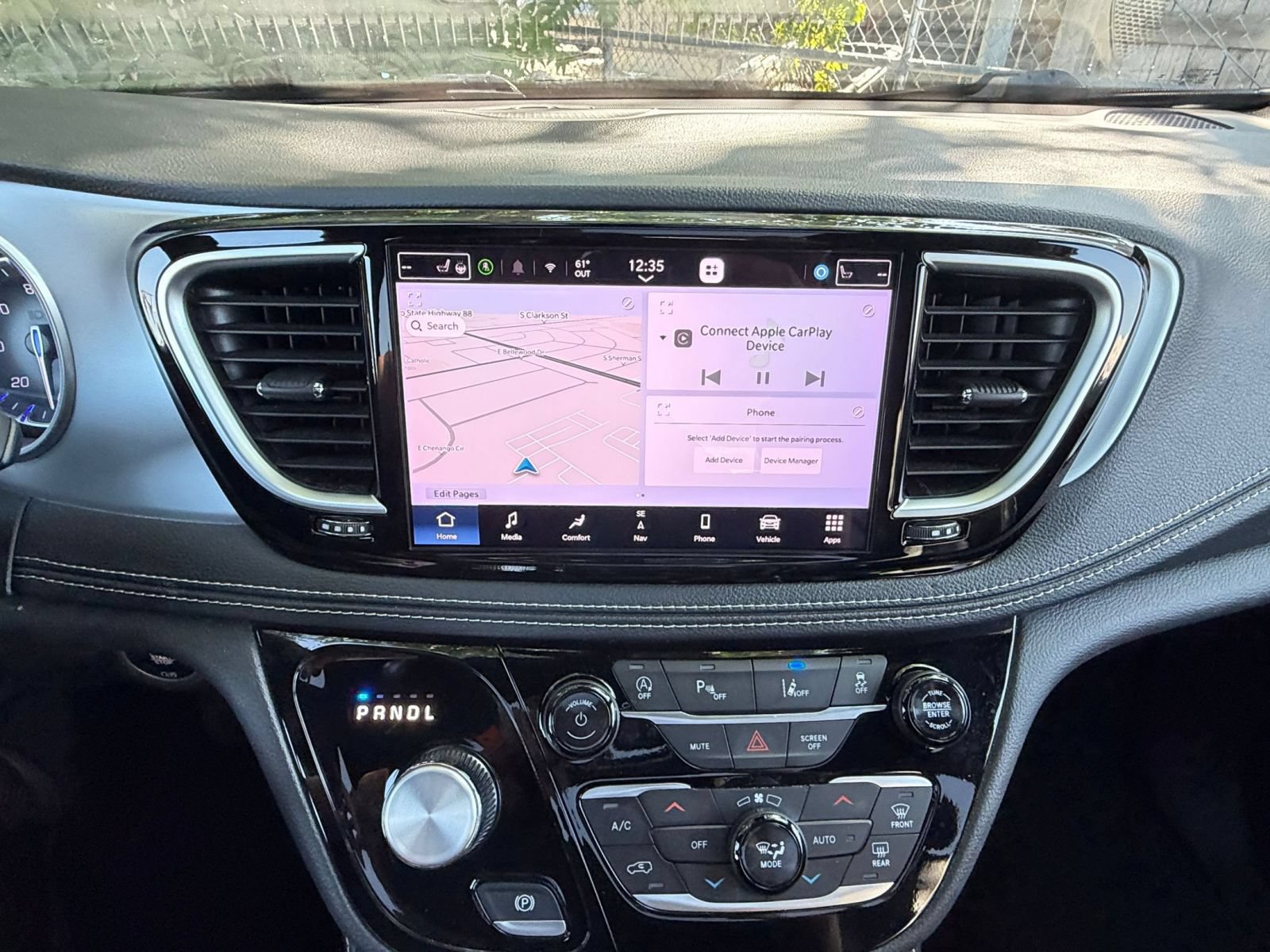 Used 2025 Chrysler Pacifica Limited FWD image 19