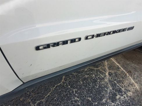 Used 2022 Jeep Grand Cherokee Limited image 8