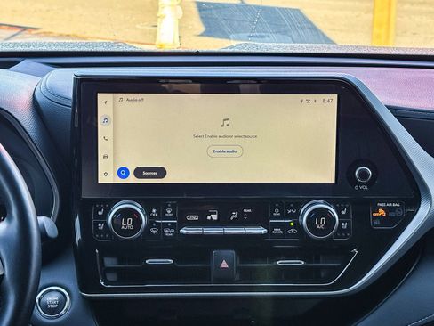 Used 2023 Toyota Highlander Platinum image 17