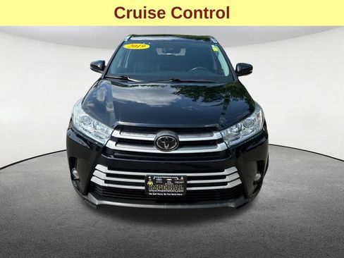 Used 2019 Toyota Highlander XLE AWD/4WD image 4