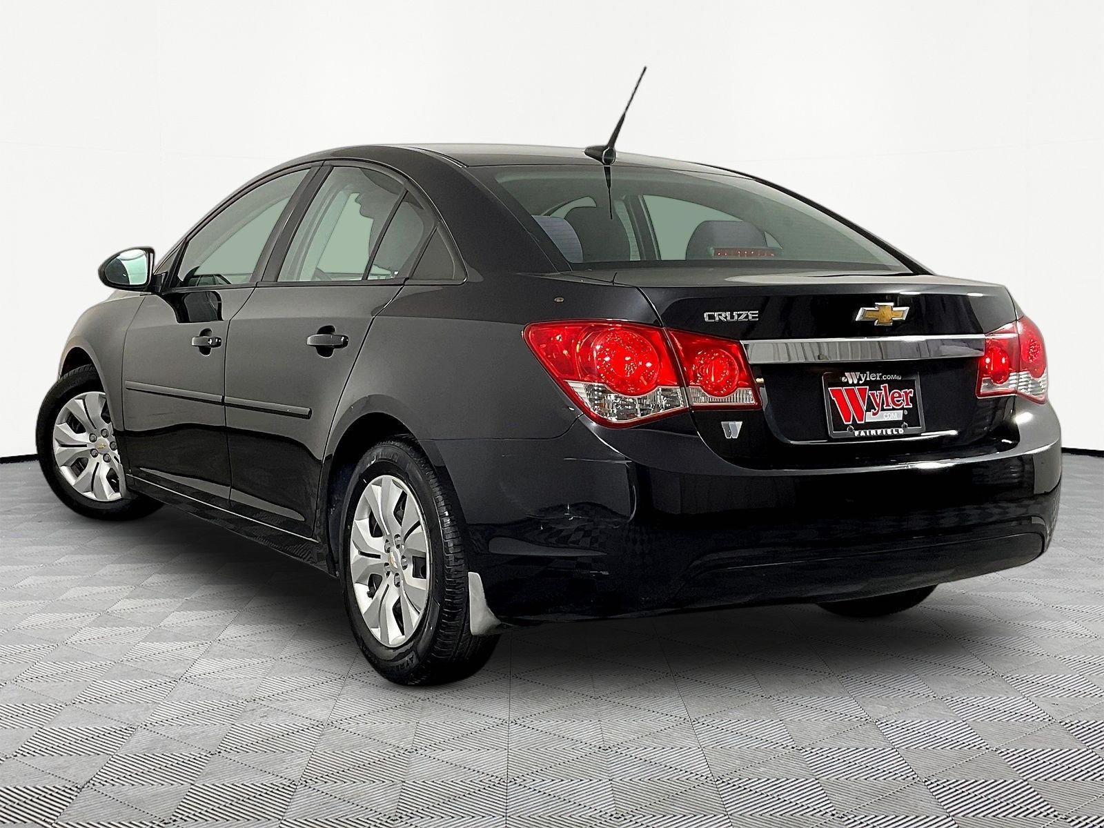 Used 2014 Chevrolet Cruze LS FWD image 4