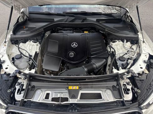 Used 2024 Mercedes-Benz GLC 300 4MATIC image 30
