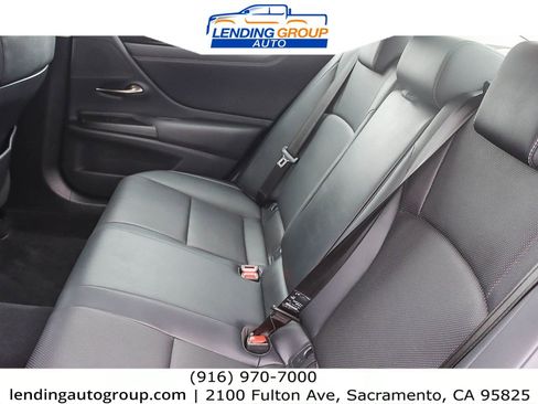 Used 2019 Lexus ES 300h image 18