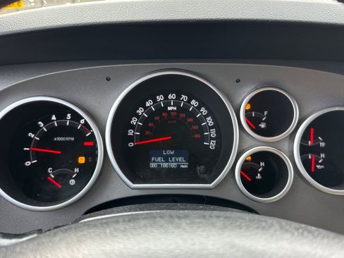 Used 2010 Toyota Tundra Limited image 37