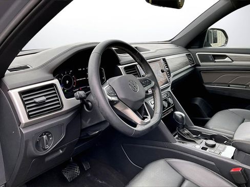 Used 2022 Volkswagen Atlas Cross Sport SE image 19
