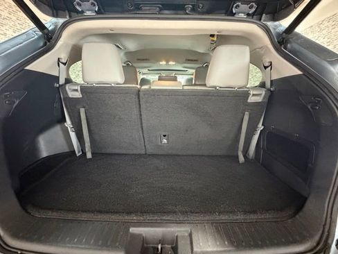 Used 2021 Toyota Highlander XLE FWD image 12