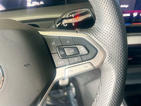 Used 2025 Volkswagen Tiguan SE R-Line image 18