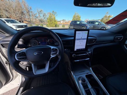 Used 2022 Ford Explorer Limited w/ Limited Technology Package image 19