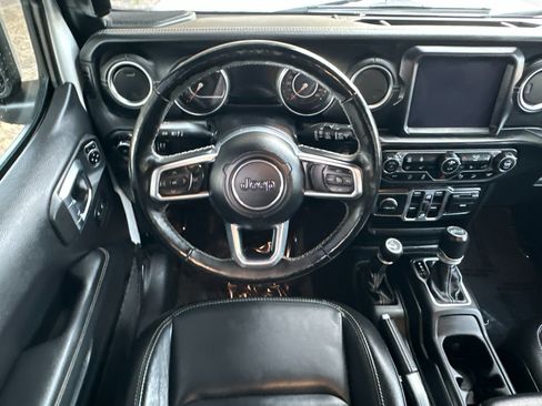 Used 2020 Jeep Wrangler Unlimited Sahara image 14