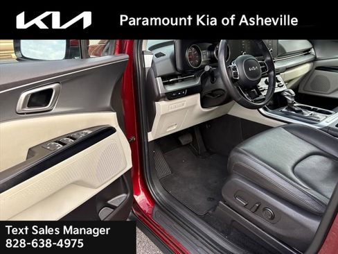 Used 2024 Kia Carnival LX image 15