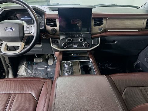 Used 2023 Ford Expedition Limited image 19