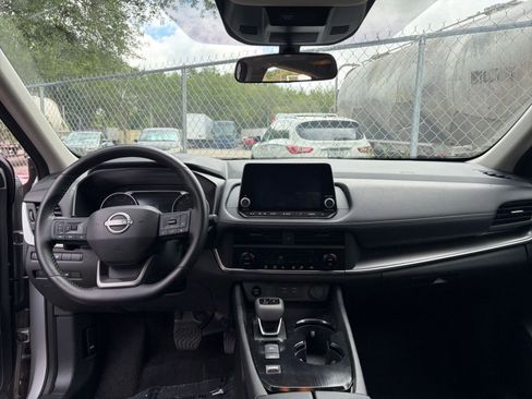 Used 2025 Nissan Rogue SV image 33