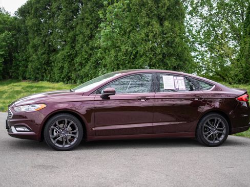 Used 2018 Ford Fusion SE w/ Equipment Group 201A image 8