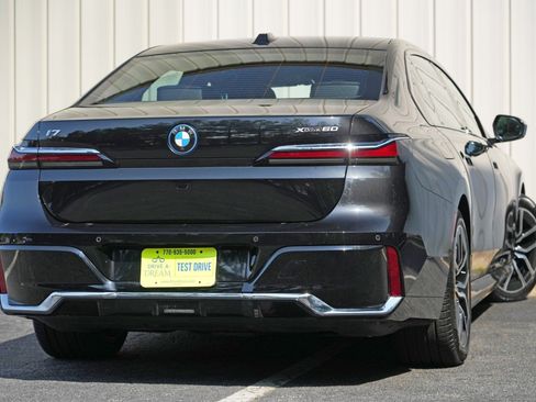 Used 2023 BMW i7 xDrive60 w/ Executive Package 2 AWD/4WD image 5