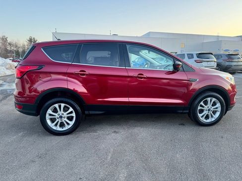 Used 2019 Ford Escape SE image 3