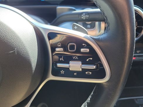 Used 2021 Mercedes-Benz GLB 250 4MATIC w/ Premium Package image 29