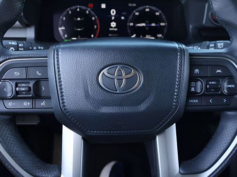 Certified 2025 Toyota 4Runner TRD Off-Road image 18