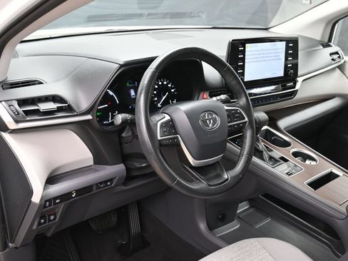 Used 2021 Toyota Sienna LE FWD image 11
