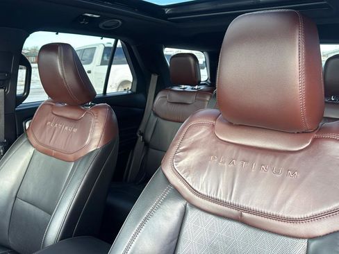 Used 2022 Ford Explorer Platinum w/ Technology Package image 17