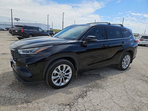 Used 2020 Toyota Highlander Limited FWD image 2