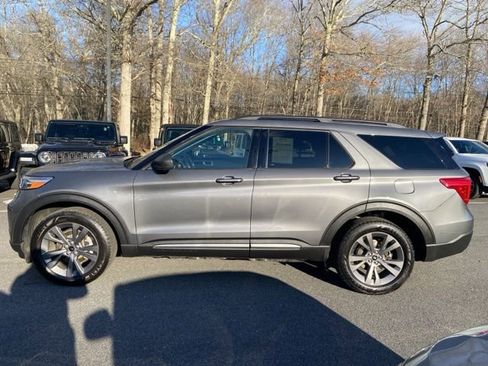 Used 2021 Ford Explorer XLT w/ Equipment Group 202A image 3