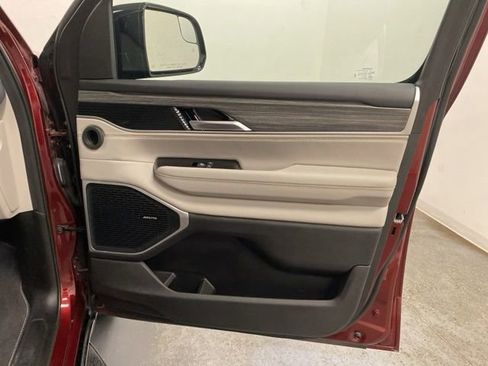 Used 2024 Jeep Wagoneer Series II w/ Convenience Group I AWD/4WD image 30