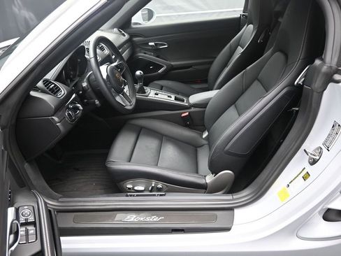 Used 2024 Porsche 718 Boxster RWD image 8