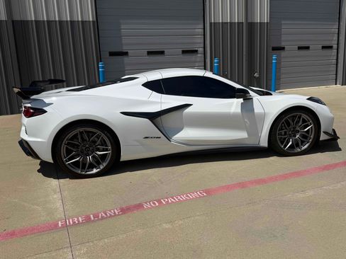 Used 2024 Chevrolet Corvette Z06 w/ Z07 Performance Package w/ Z07 Performance Package RWD image 48