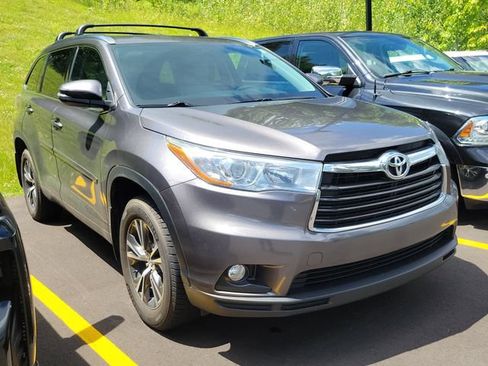 Used 2016 Toyota Highlander XLE w/ Protection Package #3 AWD/4WD image 4