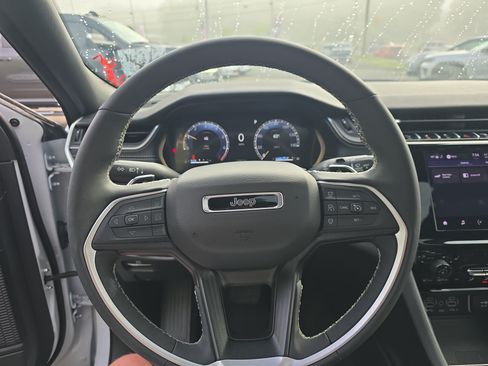 Used 2025 Jeep Grand Cherokee L Laredo w/ Luxury Tech Group I AWD/4WD image 22