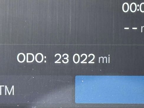 Certified 2023 Volvo XC40 B5 Plus w/ Driver Assist Package image 24