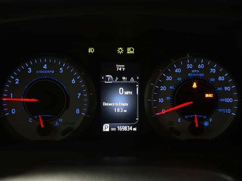 Used 2018 Toyota Sienna SE FWD image 18