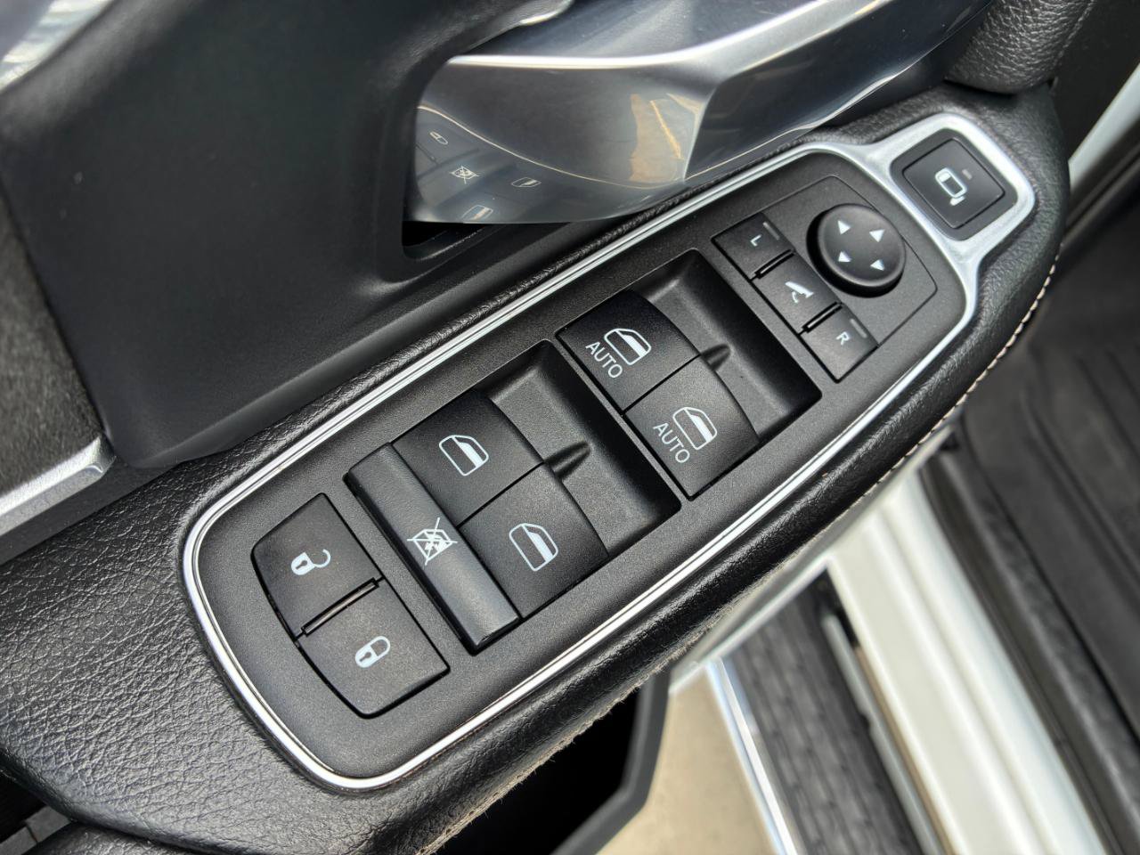 Used 2022 RAM 2500 Laramie AWD/4WD image 10