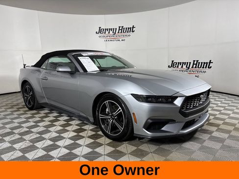 Used 2025 Ford Mustang Premium RWD image 4