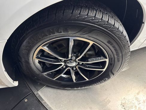 Used 2016 Dodge Grand Caravan SXT image 32