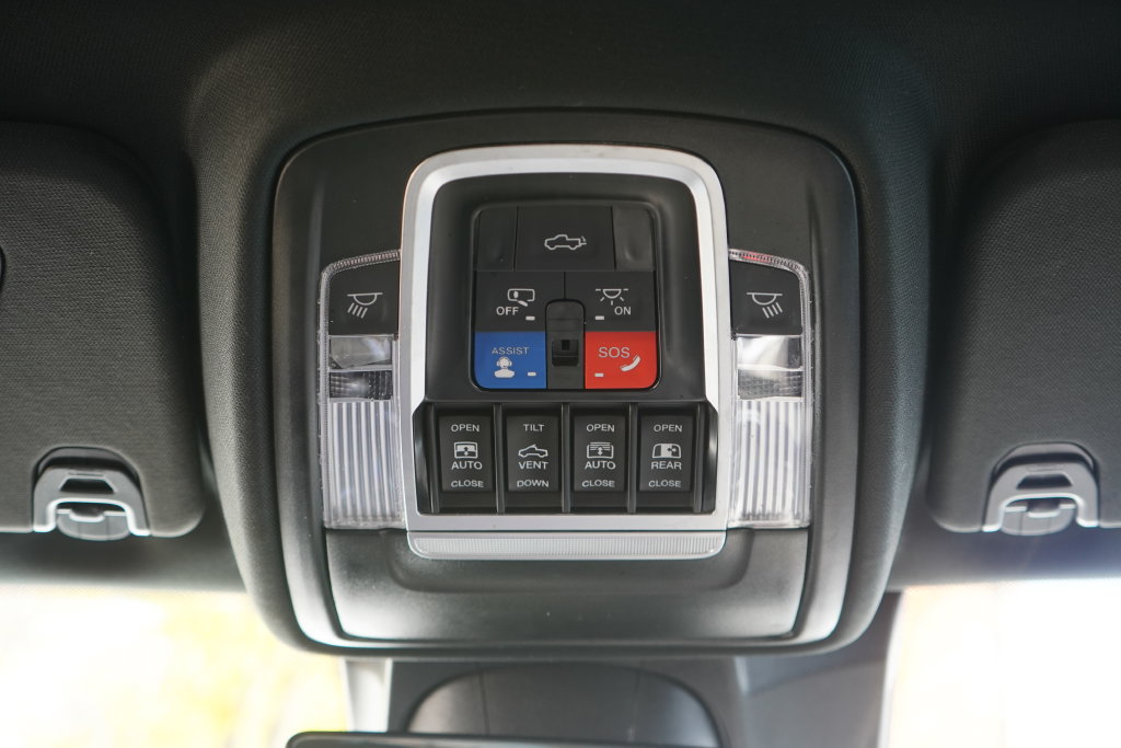 Used 2024 RAM 1500 Laramie AWD/4WD image 27