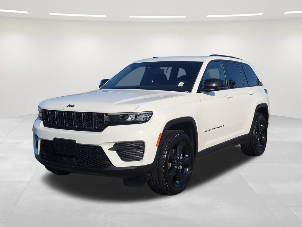 Used 2023 Jeep Grand Cherokee Altitude AWD/4WD image 1