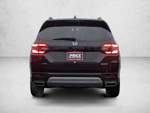 Used 2023 Honda Pilot Touring image 6