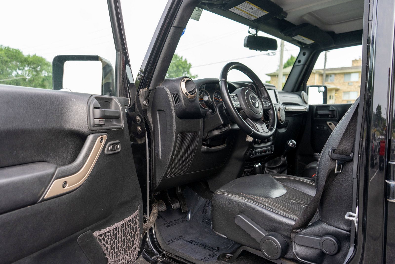 Used 2017 Jeep Wrangler Unlimited Sahara AWD/4WD image 12