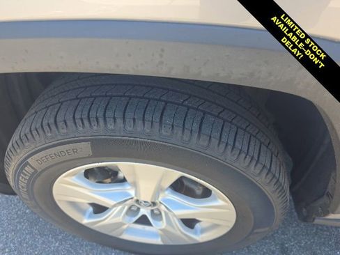 Used 2020 Toyota RAV4 XLE w/ Convenience Package FWD image 13