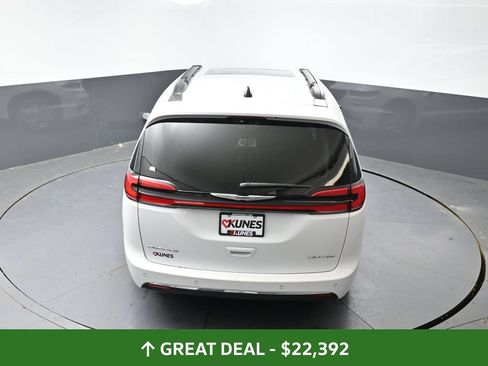 Used 2023 Chrysler Pacifica Limited FWD image 52