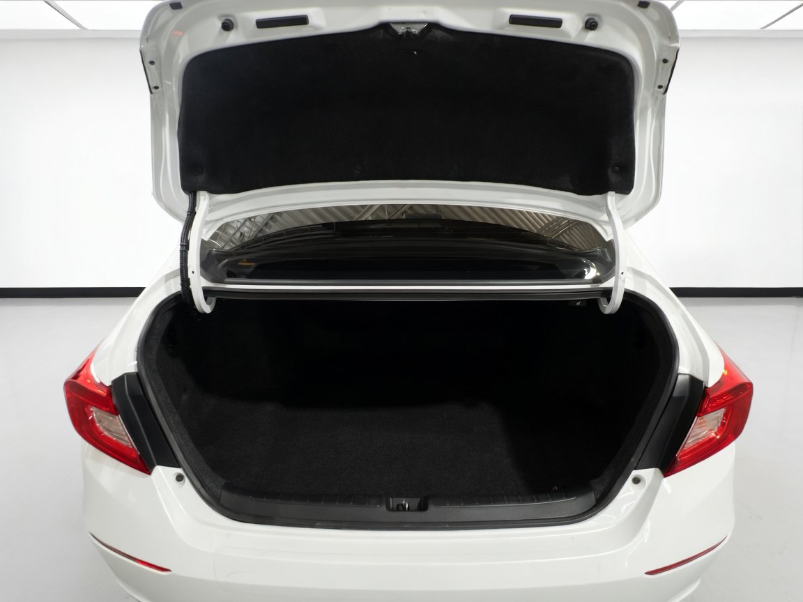 Used 2018 Honda Accord LX image 17