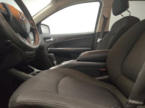 Used 2019 Dodge Journey SE FWD image 17