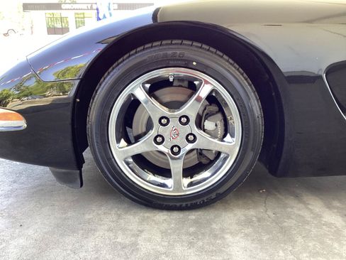 Used 2004 Chevrolet Corvette Coupe w/ Roof Package RWD image 14