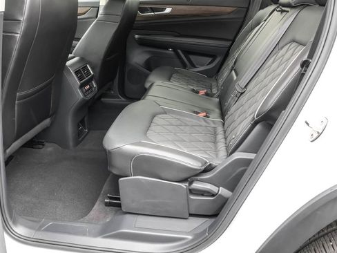 Used 2024 Volkswagen Atlas SEL Premium R-Line image 31