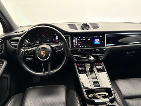 Certified 2023 Porsche Macan AWD/4WD image 29