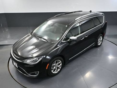 Used 2018 Chrysler Pacifica Limited FWD image 62