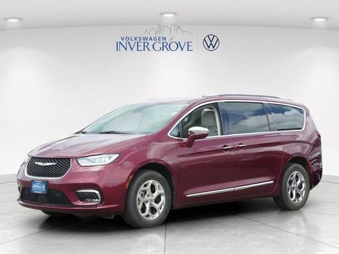 Used 2021 Chrysler Pacifica Limited w/ Premium & Safety Sphere Group AWD/4WD image 3