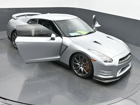 Used 2012 Nissan GT-R Premium image 60