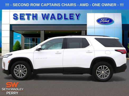 Used 2023 Chevrolet Traverse LT image 3